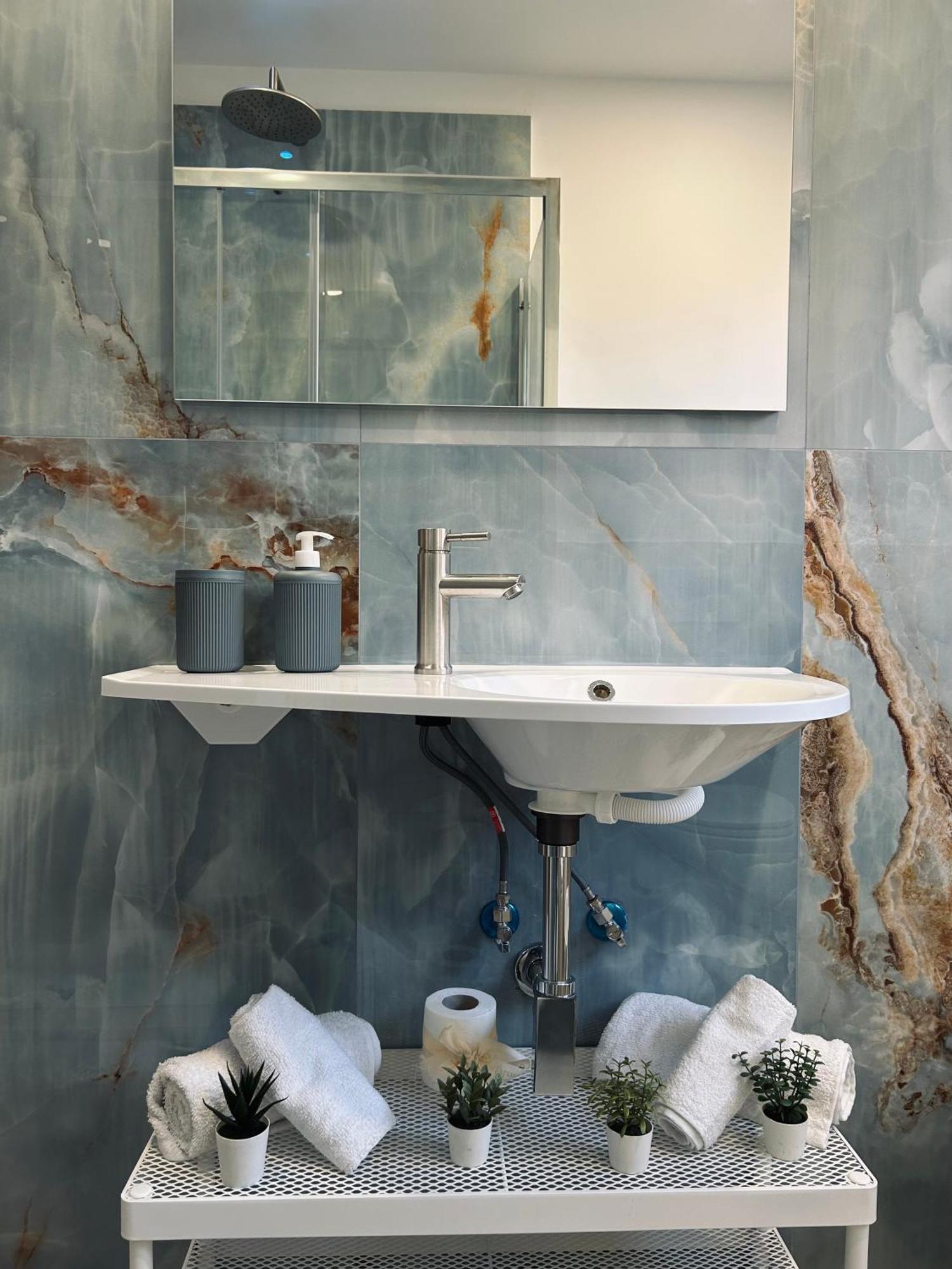 - 200m Dalla Metro A Bed & Breakfast Rome