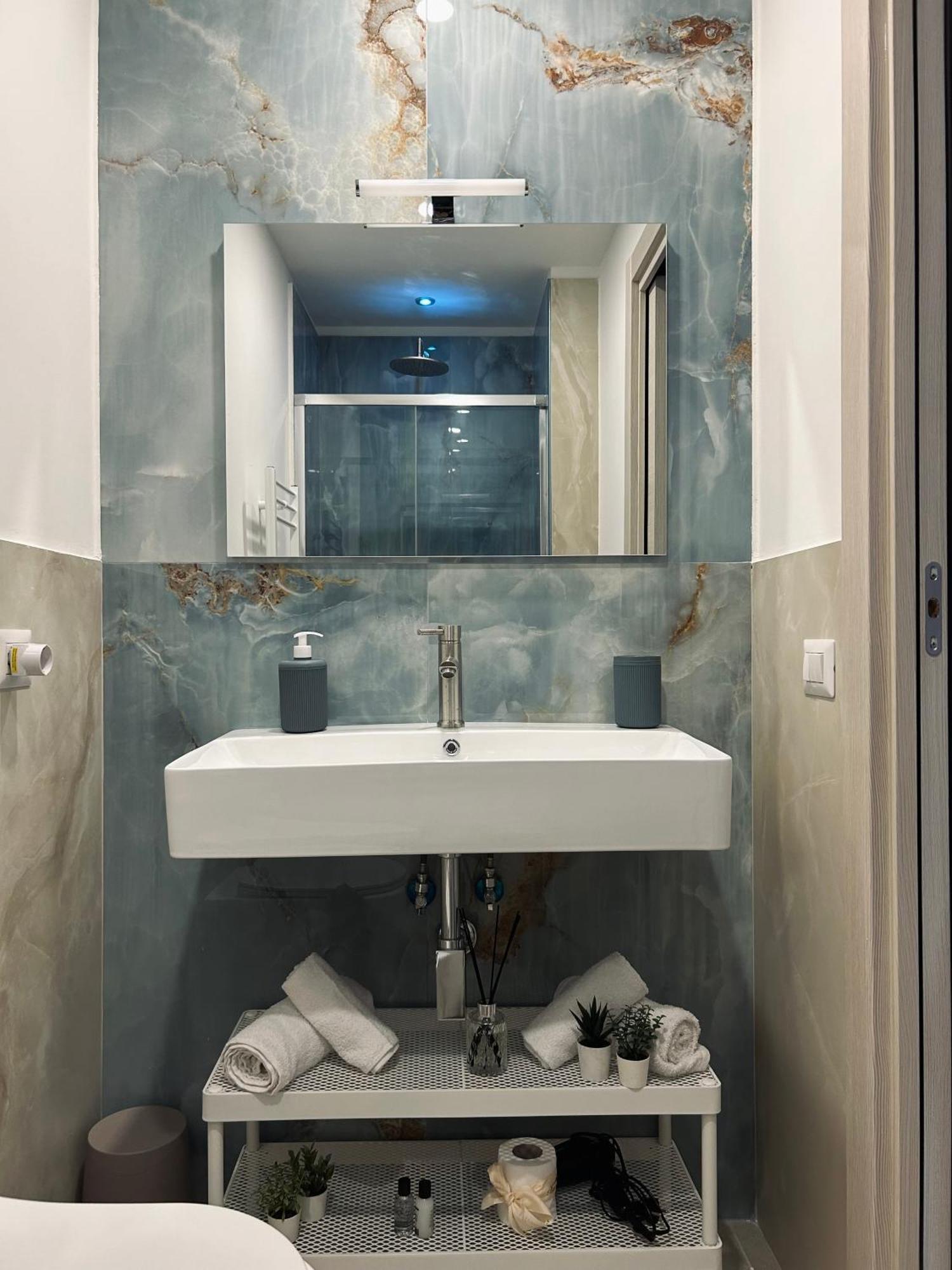 - 200m Dalla Metro A Bed & Breakfast *